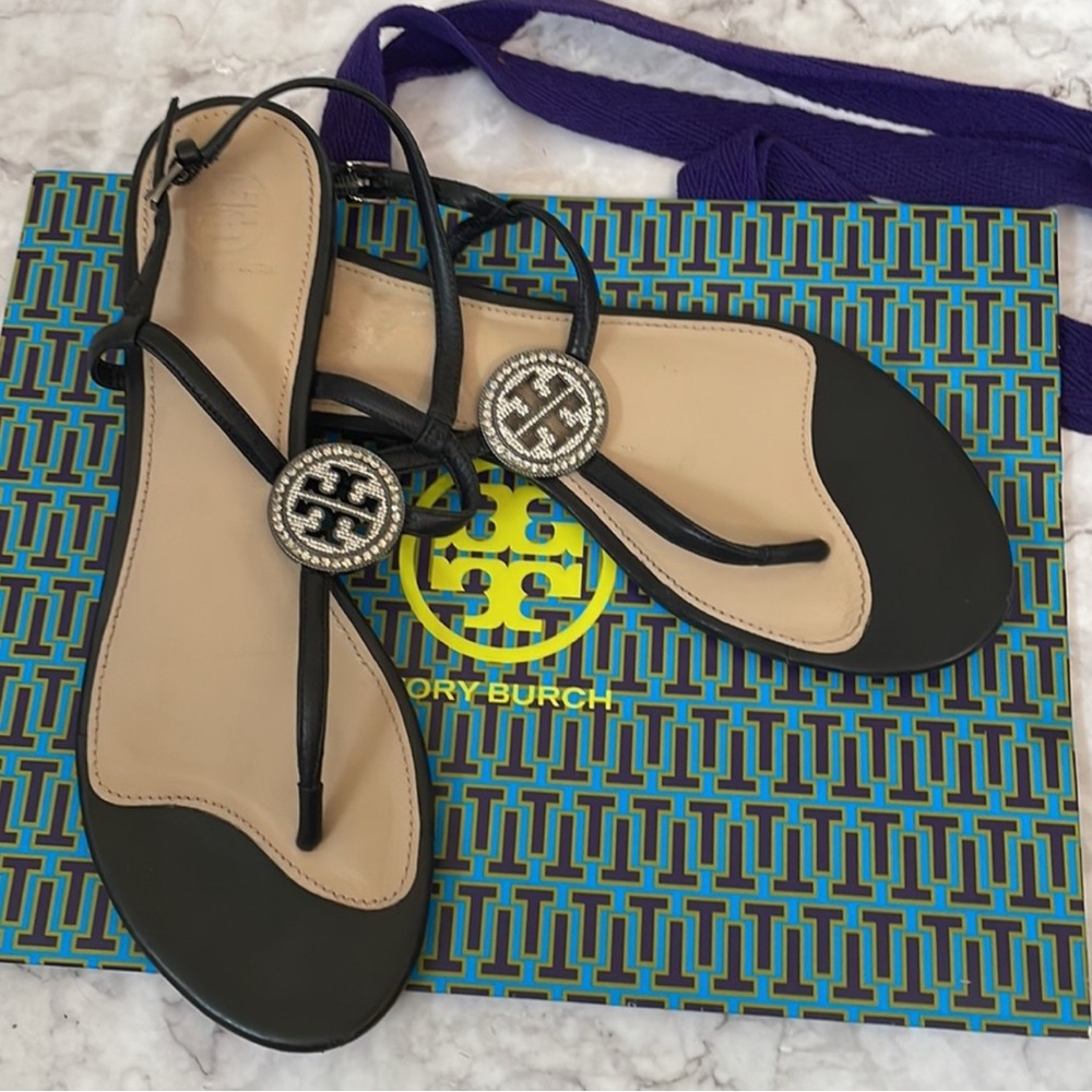 Tory Burch Violet Thong Sandal Black Metallic
Crystal logo - Picture 1 of 8